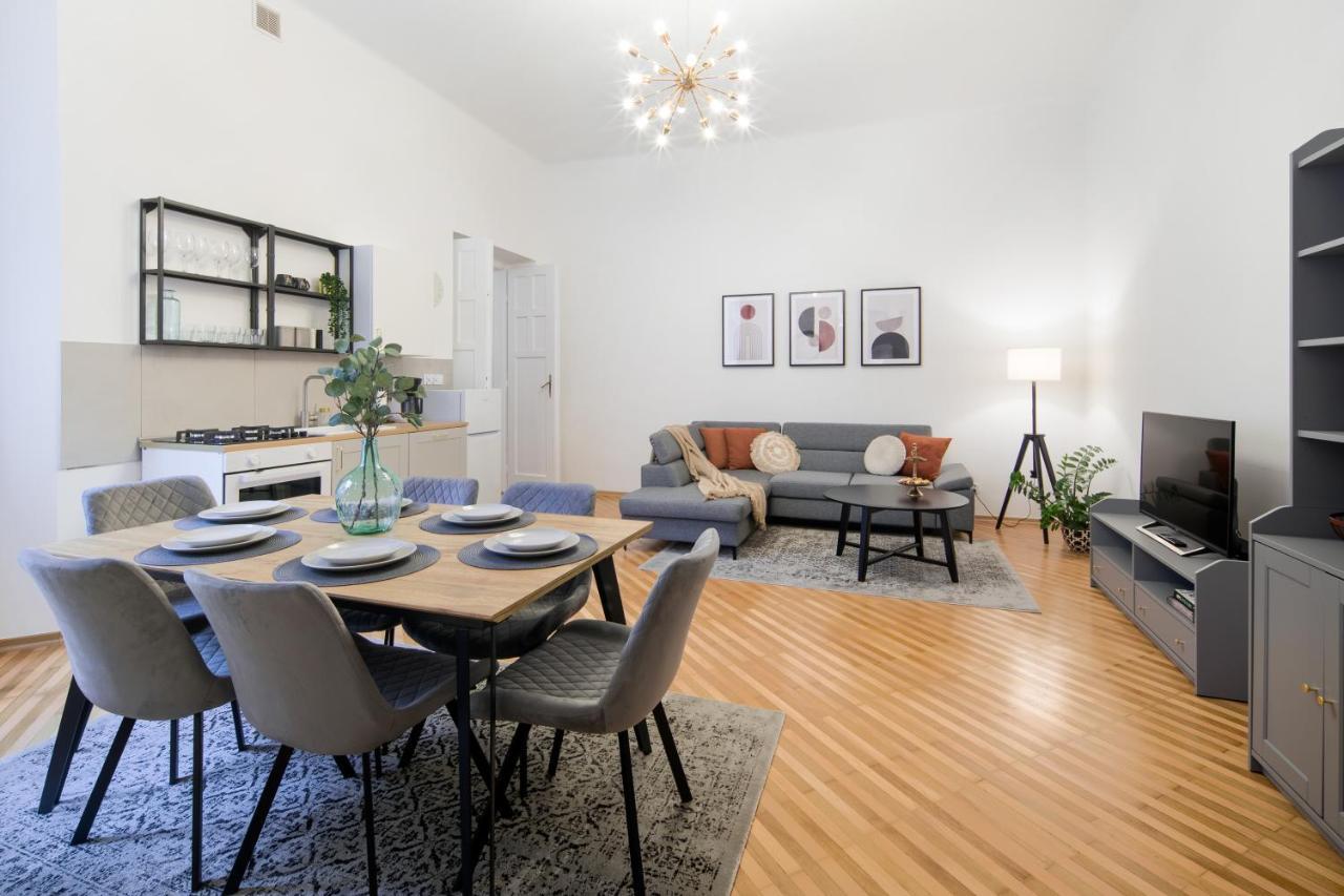 Wawelove Pilsudskiego - 3 Bedroom Apt. With Balcony And Free Parking! Cracovia Exterior foto